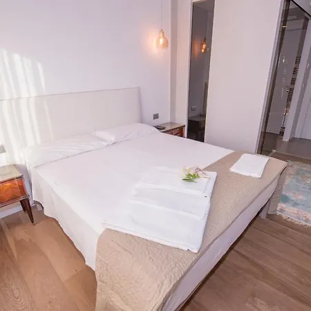 Aura 6, Emma 빌라 지아르디니낙소스