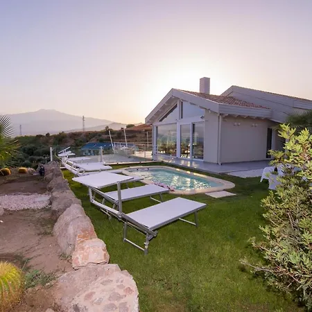 Aura 6, Emma 빌라 *