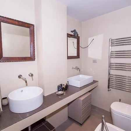 Aura 6, Emma 지아르디니낙소스