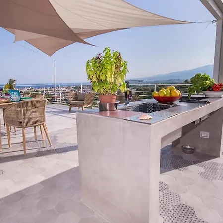 Aura 6, Emma 지아르디니낙소스